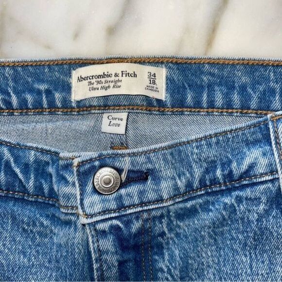 Abercrombie & Fitch | Curve Love Ultra High Rise 90s Straight Jean - Picture 6 of 13